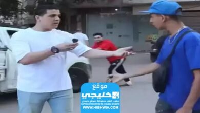 شاهد فيديو القارئ محمد أبو سيف وهو يعتدي على شاب في الشارع