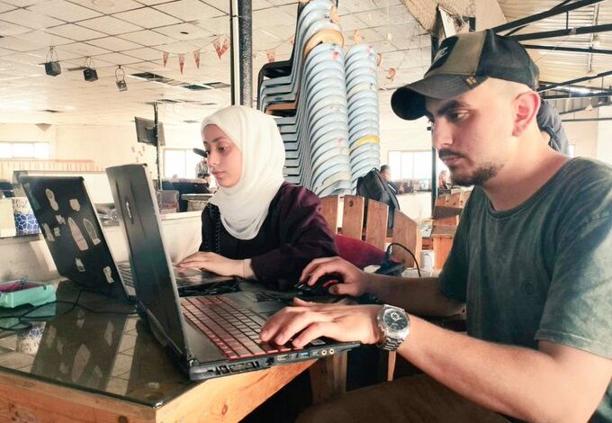 "Breaking Boundaries: Gaza's News and Design Team