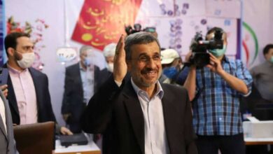 الرئيس الإيراني السابق أحمدي نجاد يسجل ترشحه لانتخابات الرئاسة