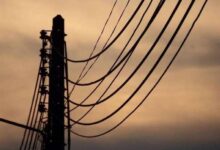 انقطاع التيار الكهربائي في أجزاء من الشويخ الصناعية وميناء عبدالله بسبب ارتفاع الأحمال