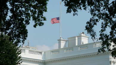 تنكيس العلم الأمريكي فوق الكونغرس