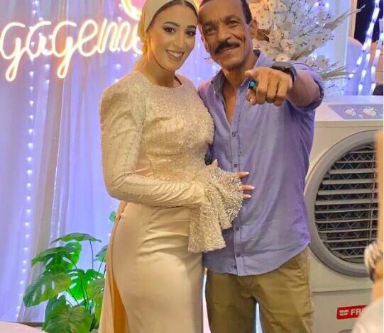 الفنان محمد فاروق "شيبا" يحتفل بخطوبة ابنته مريم: من سيقول مبروك؟
