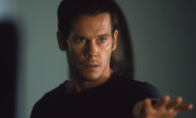 تم تحديد تاريخ إصدار Stir of Echoes 4K للاحتفال بالذكرى السنوية الخامسة والعشرين لفيلم الرعب Kevin Bacon