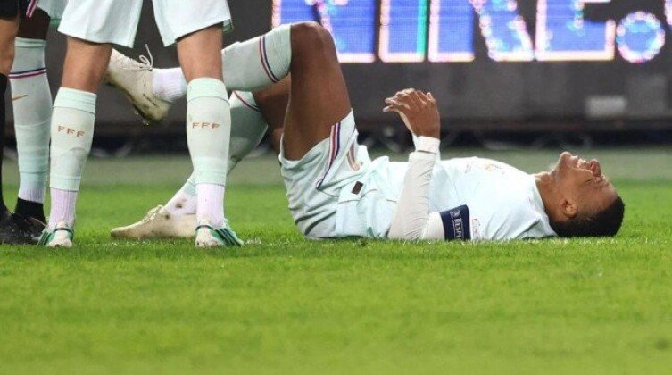ترند العالم مبابي يغيب عن مباراة فرنسا وبلجيكا.. تفاصيل إصابة نجم ريال مدريد وموعد عودته مبابي يغيب عن مباراة فرنسا وبلجيكا.. تفاصيل إصابة نجم ريال مدريد وموعد عودته